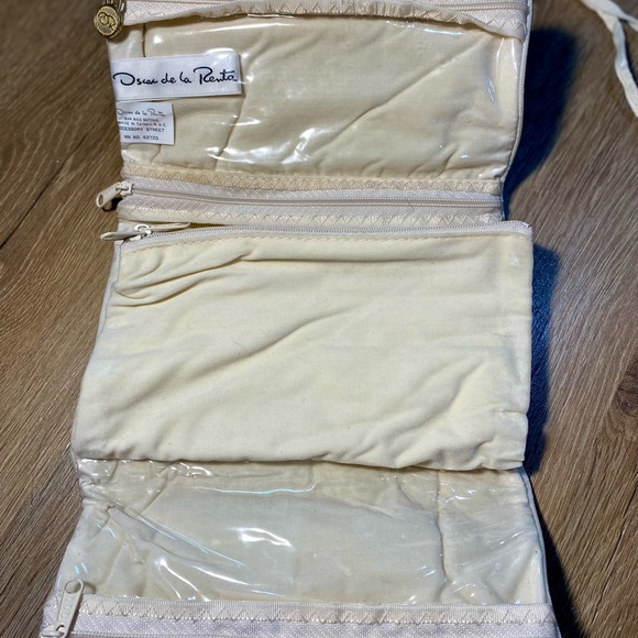 Vintage Oscar De La Renta Floral Tapestry makeup bag - Picture 3 of 6